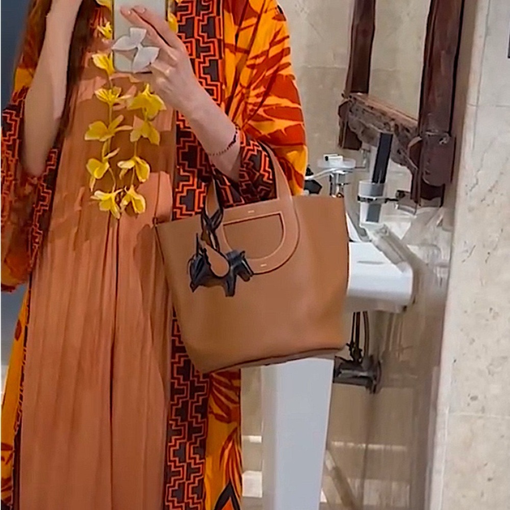 SOLD‼️ Hermès Tote / Bucket Bag (In the Loop) - Picture 15 of 15